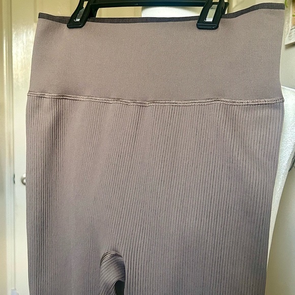 Calvin Klein Ribbed Leggings - Picture 6 of 10